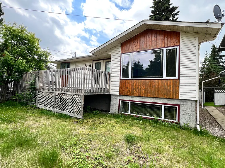221 Birch Ave — Photo 2