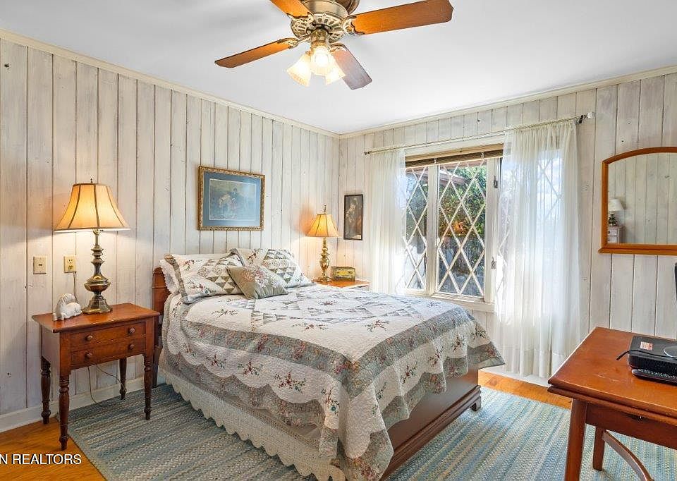 34th image of 4728 N Wildwood Rd