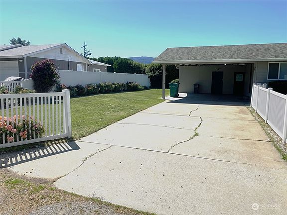 2nd image of 1104 SE Carolyn Street