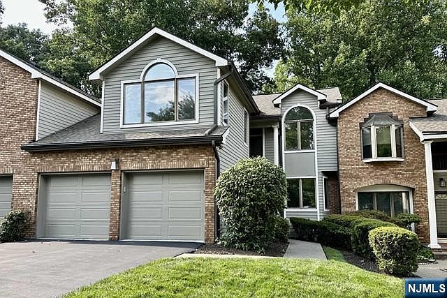 1st image of 25 Lakeview Dr