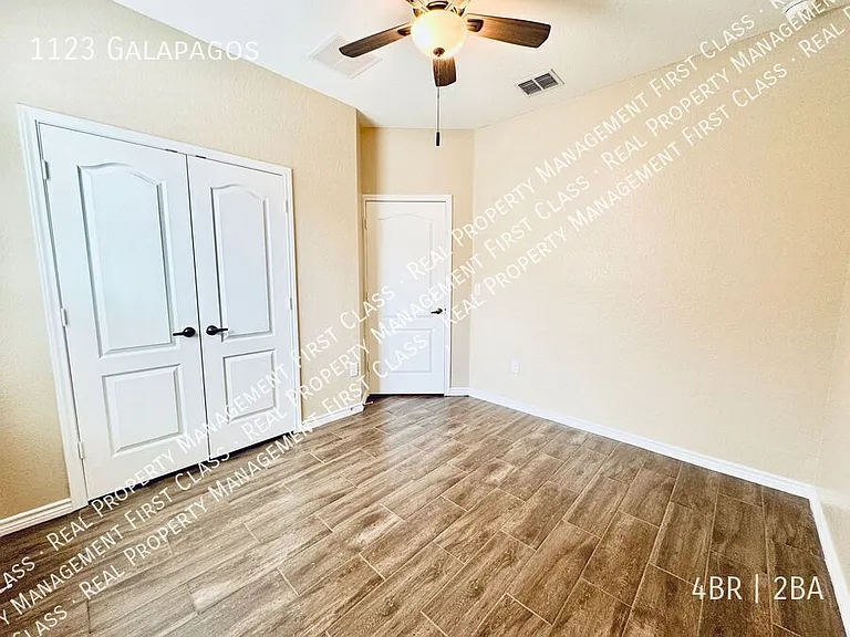 1123 Galapagos — Photo 12
