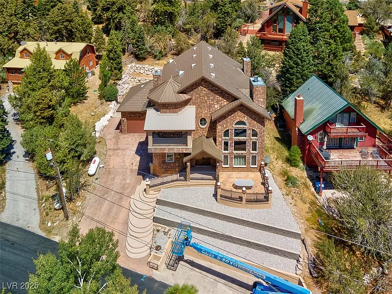 264 Crestview Dr — Photo 6