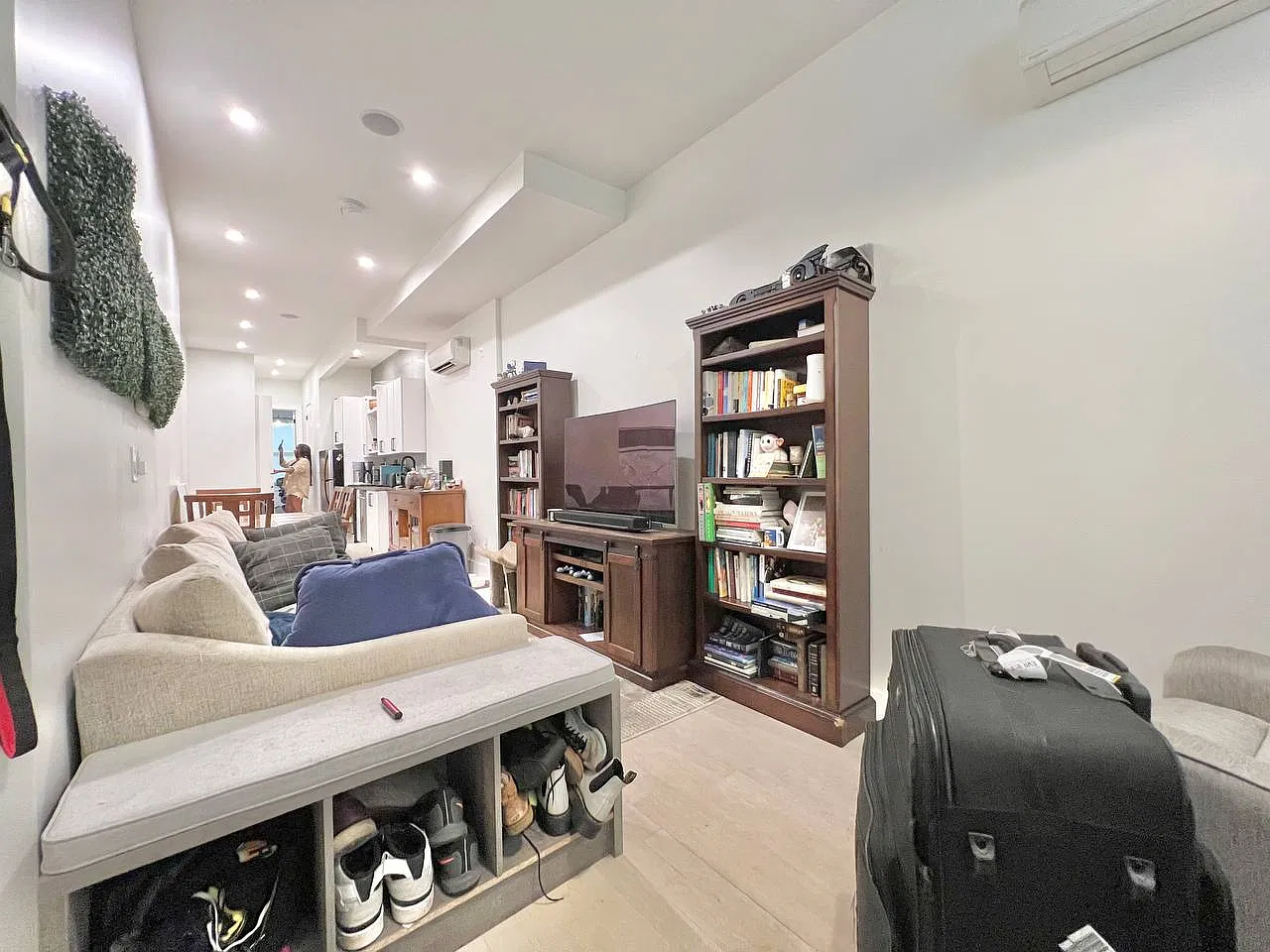 781 Hart Street — Photo 3