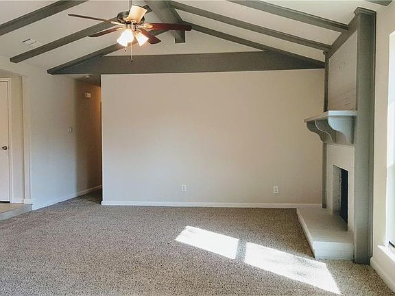 4th image of 2509 Surrey Cir