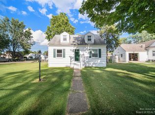 2619 Cobb Rd, Jackson, MI 49203