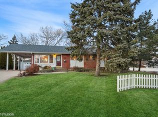 10 Flagstaff Ln, Hoffman Estates, IL 60169