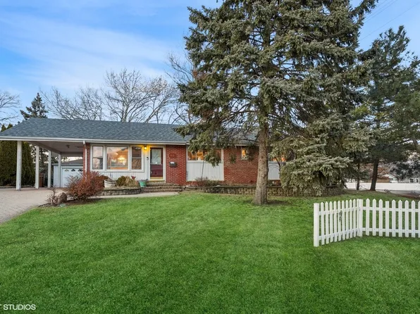 10 Flagstaff Ln, Hoffman Estates, IL 60169