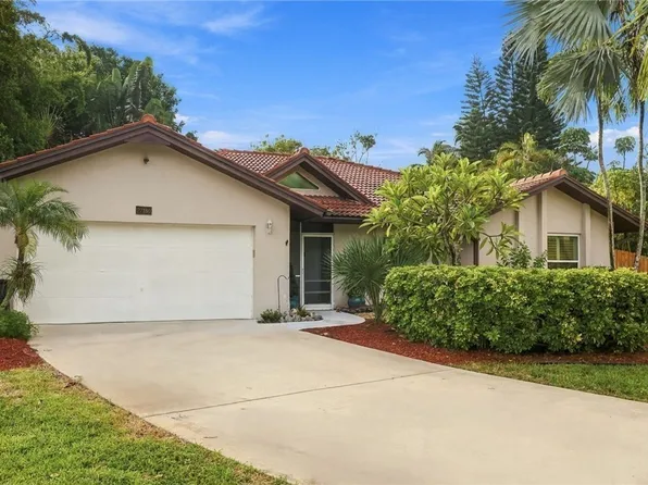 27160 Edenbridge Ct, Bonita Springs, FL 34135