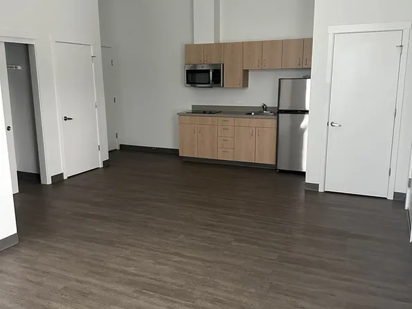 990 Broadway Apartment Homes