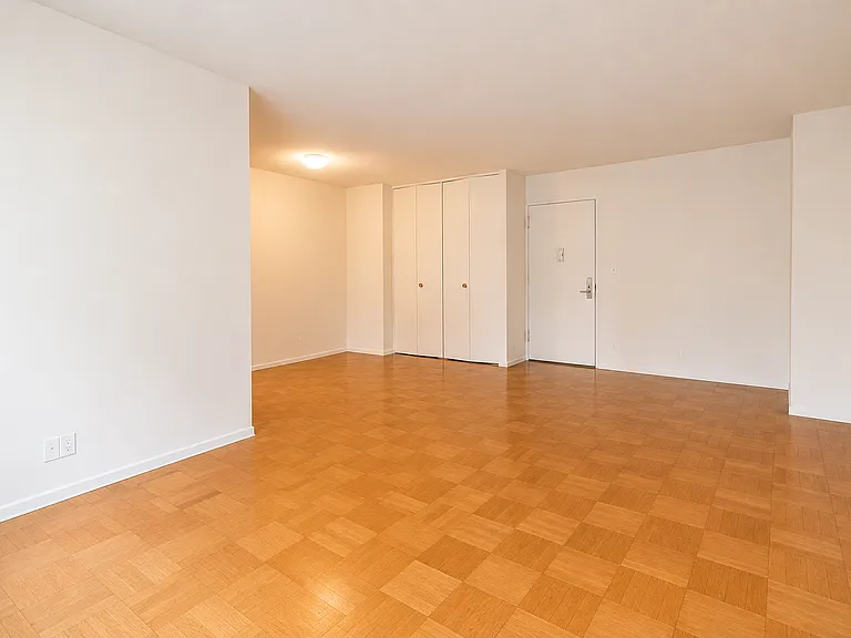 212 E 47th St #7B — Photo 5