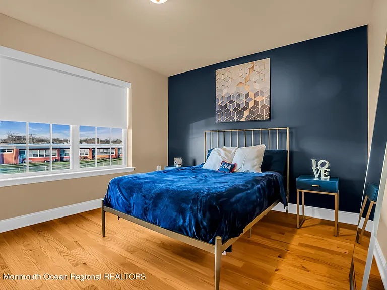 132 Chelton Ave — Photo 22