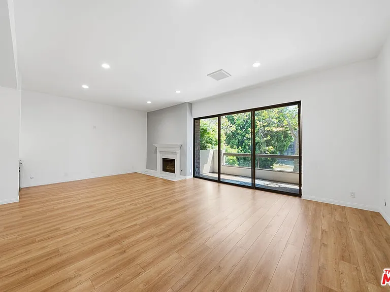 141 S Linden Dr #206 — Photo 50