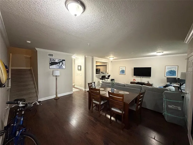 204 E South St #1053 — Photo 9