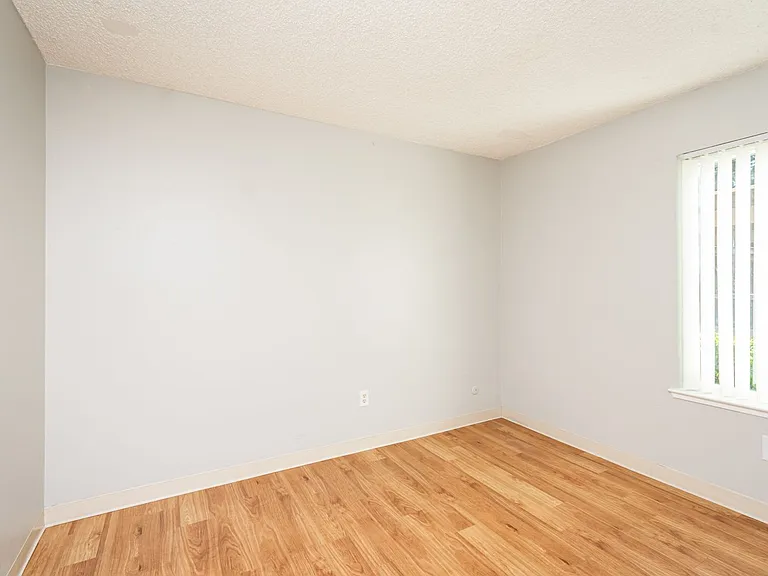 Redwoods at Mather Station Apartments — Photo 40