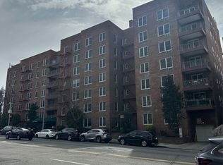 241-20 Northern Boulevard #1M, Douglaston, NY 11362