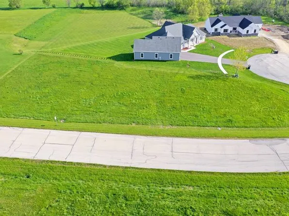 1060 Prairie View Dr, Somonauk, IL 60552