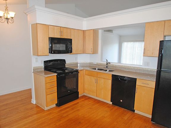 3rd image of 3179 Tropical Cir SE