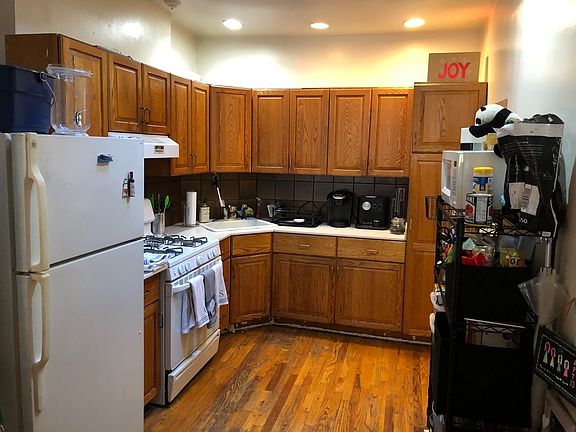 3rd image of 166 Lexington Ave APT 4