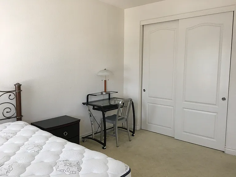 12 Kinkaid Sq — Photo 4