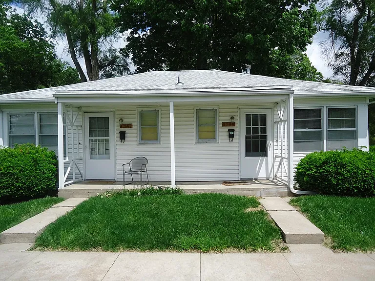 2740 Garfield St — Photo 3