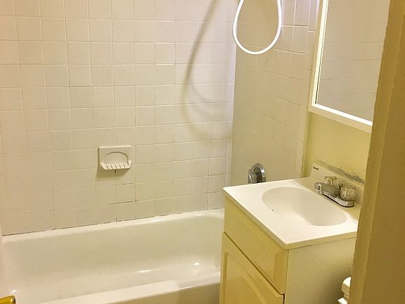 5th image of 68 Hull St #1B-1BA-750SQFT