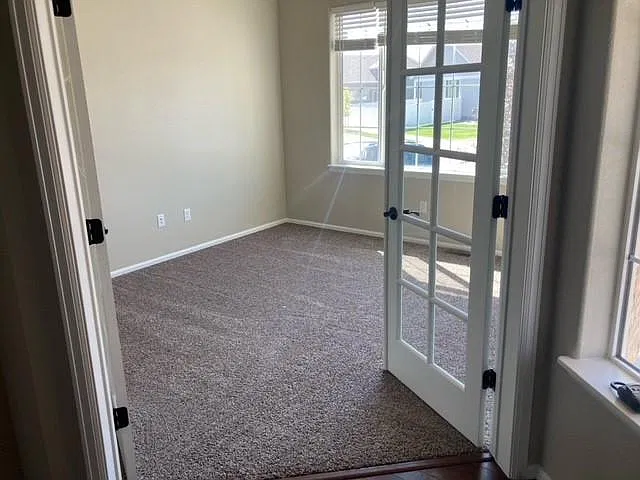 5 bed, 3.5 bath, 3214 sqft, $3,000 — Photo 3