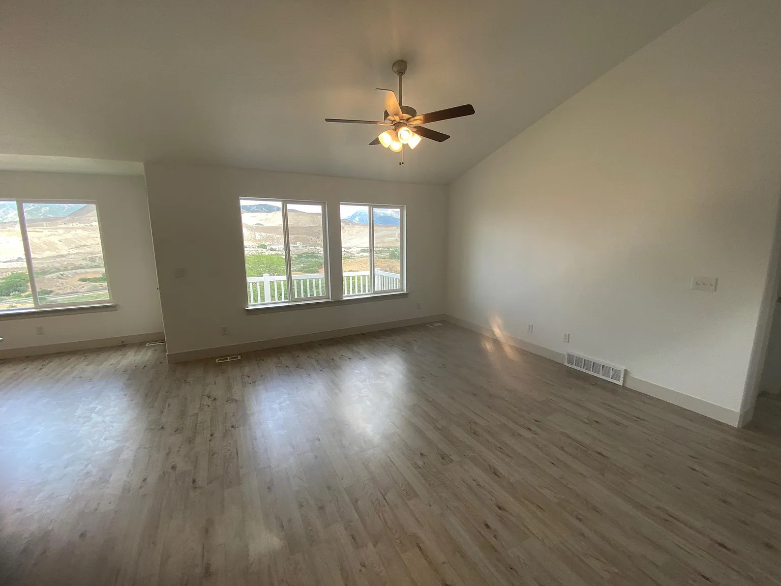 3 bed, 3000 sqft, $3,999 — Photo 4