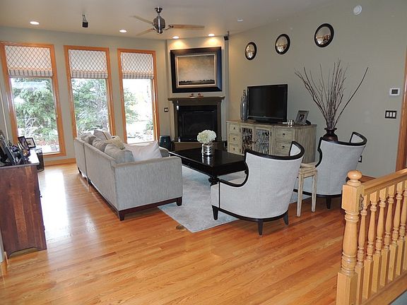 2nd image of 511 Applewood Dr
