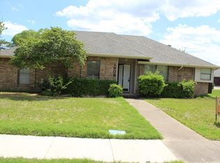 1908 Espinosa Dr, Carrollton, TX 75010