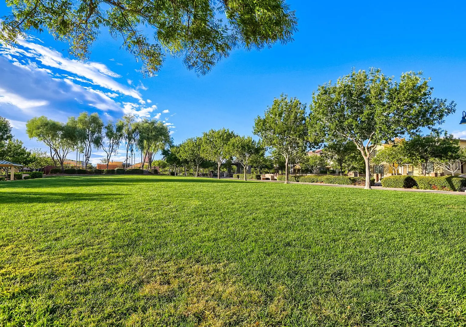 Inspirada Home With Community Amenities — Photo 3