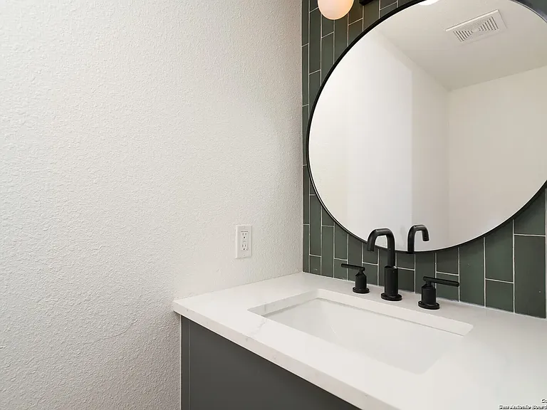 511 S Olive St #102 — Photo 14