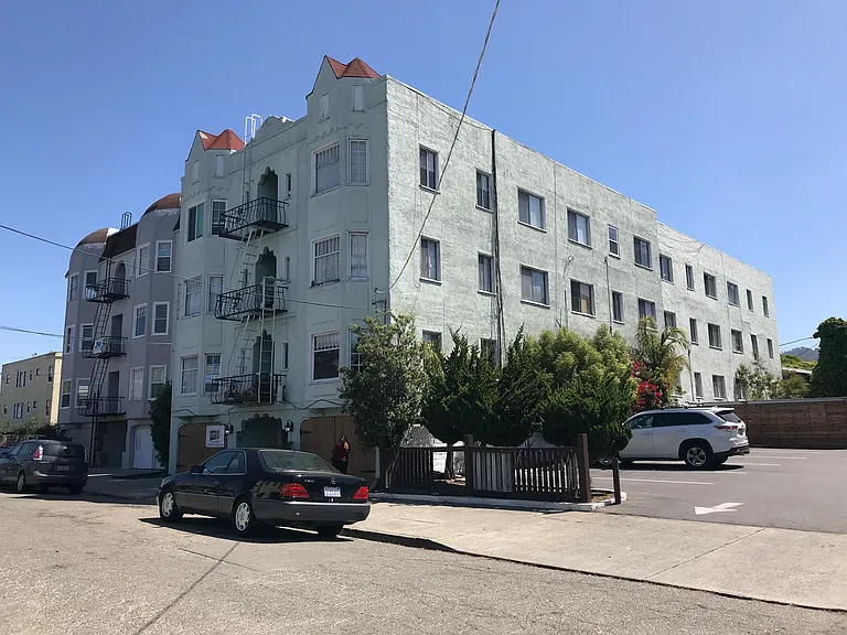 1955 Chestnut St #204 — Photo 3