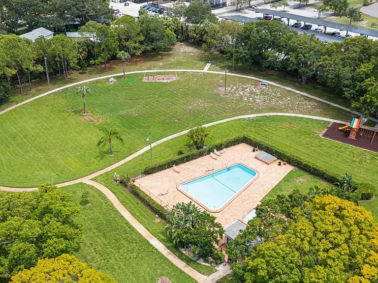 La Palma Ct — Photo 6