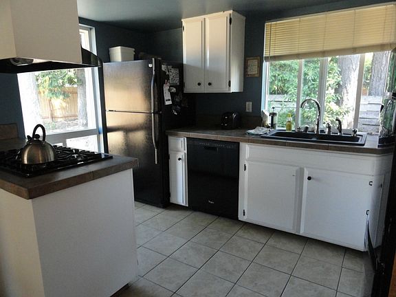 5th image of 1914 Madrona Dr SE