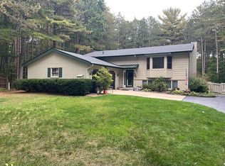 4274 Estate Dr, Holland, MI 49424