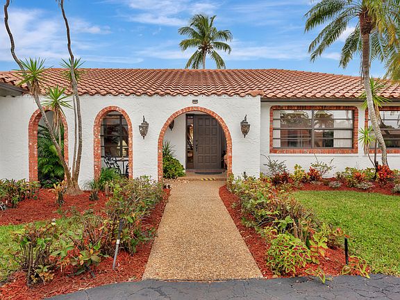 4th image of 320 NW 101st Avenue