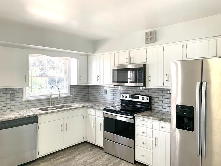 3311 Mid Dale Ln — Photo 2
