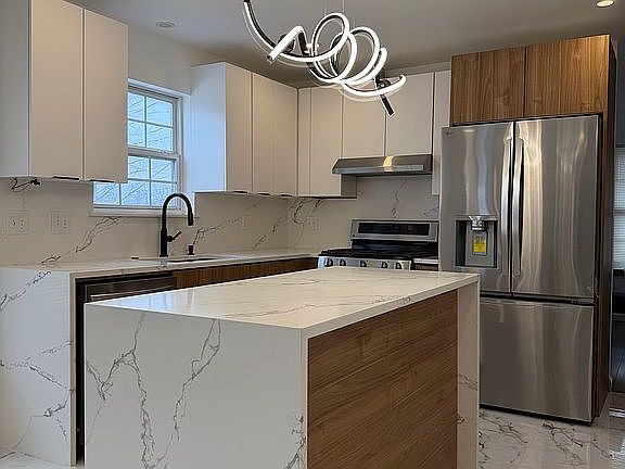 5th image of 78 Kristopher Dr