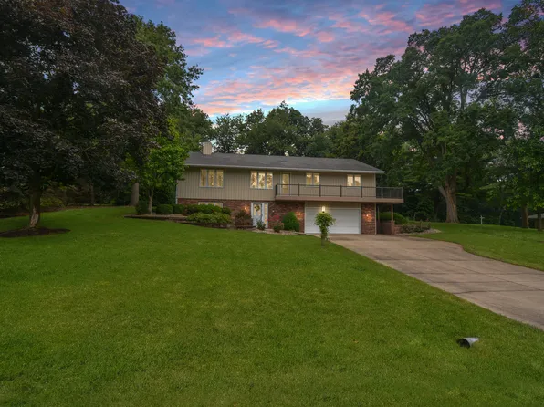 19290 Inverness Ct, Bloomington, IL 61705