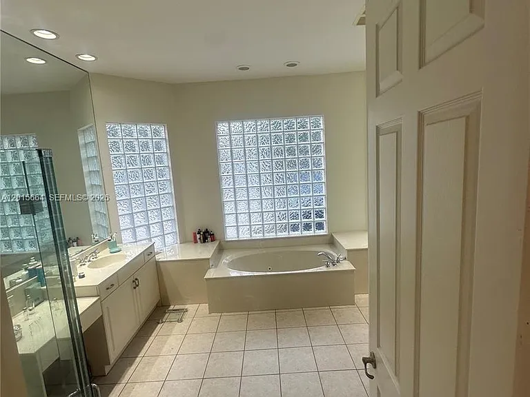 18571 SW 44th St — Photo 18