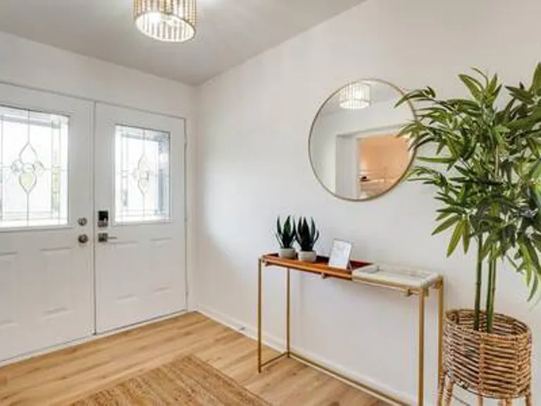 Darvany Dr — Photo 32