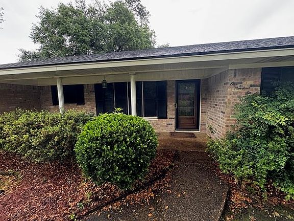 3rd image of 106 Robin Rd