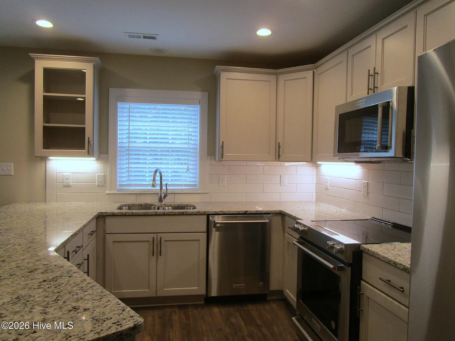 3 bed, 2.5 bath, 1357 sqft, $2,500 — Photo 4