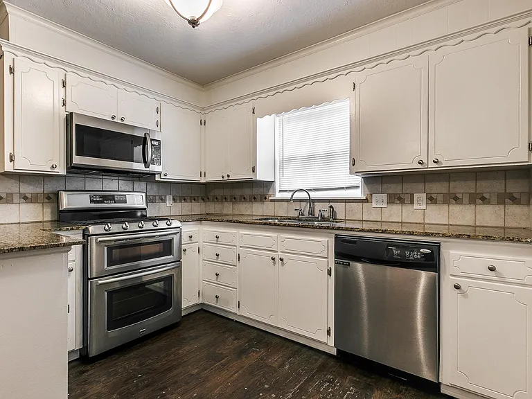 316 Rosewood Dr — Photo 10