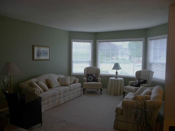 A sunny living room!