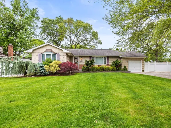 11 Gilford Court, Melville, NY 11747