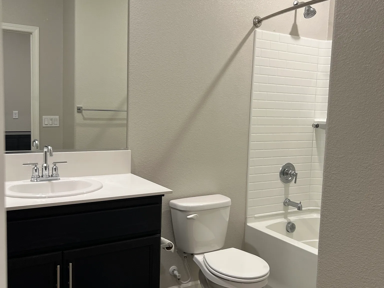 4 bed, 2188 sqft, $3,000 — Photo 4