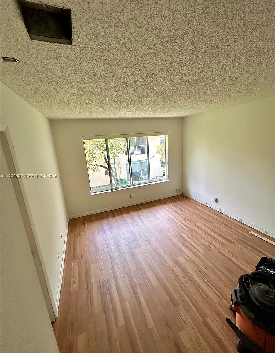 Country Gardens Condo — Photo 1