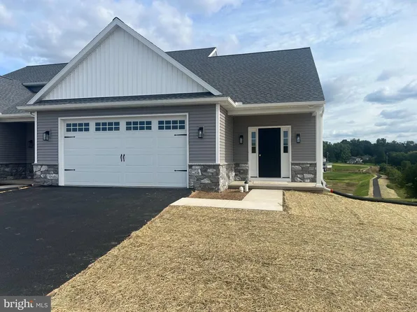 320 Ridgefield Dr, Elizabethtown, PA 17022