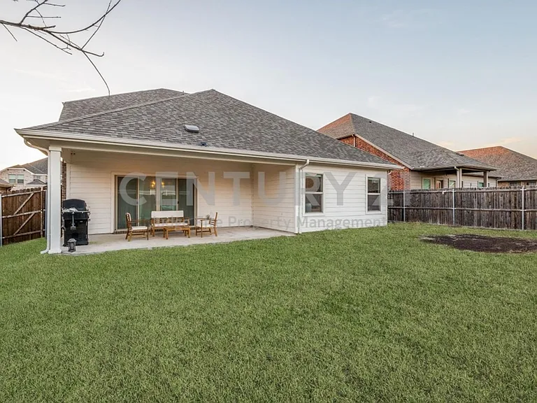 633 Cedar Springs Dr — Photo 18
